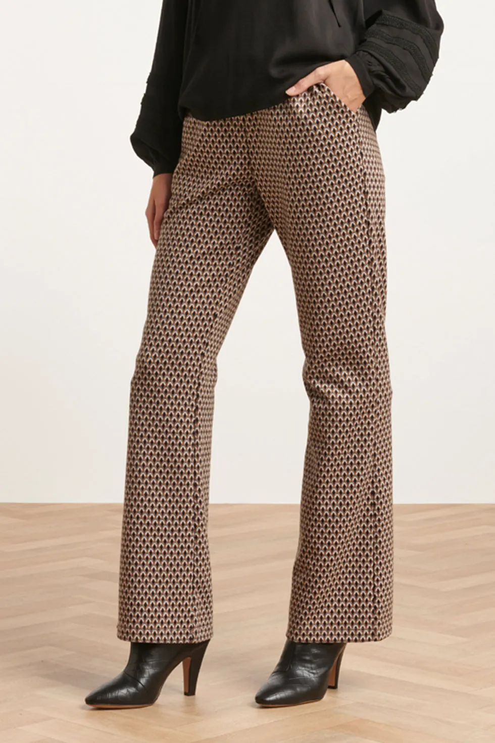 23569 Vintage Flared Pantsretro Neutraal E Print | Black-Brown