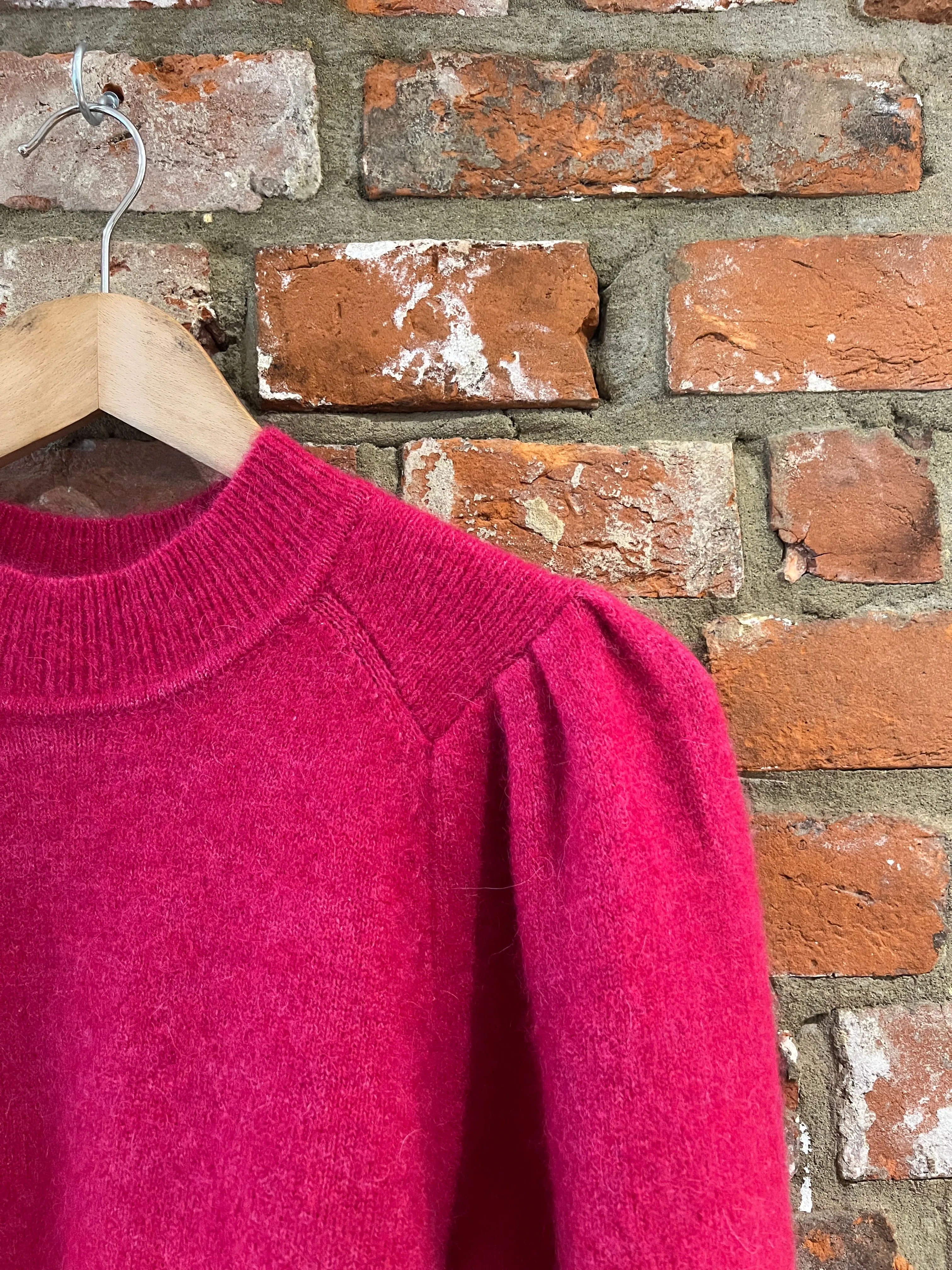 Onnie Pullover in Raspberry